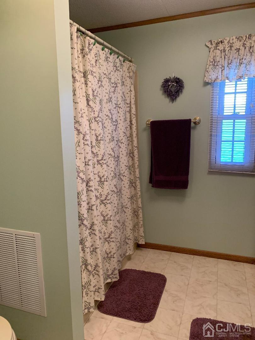 20 Emerson Road North Brunswick, NJ 08902 - Photo 6 of 11 Gallery Image 6
