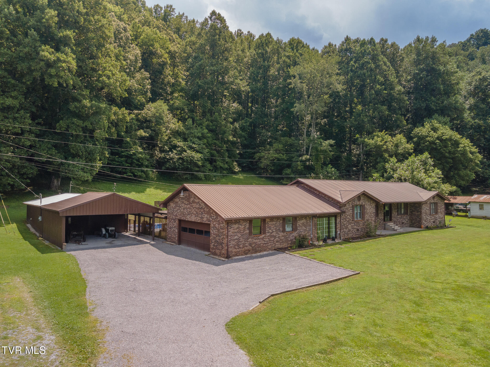 1528 Irondale Road Big Stone Gap, VA 24219 - Photo 2 of 36 GBP Z7ii-0014