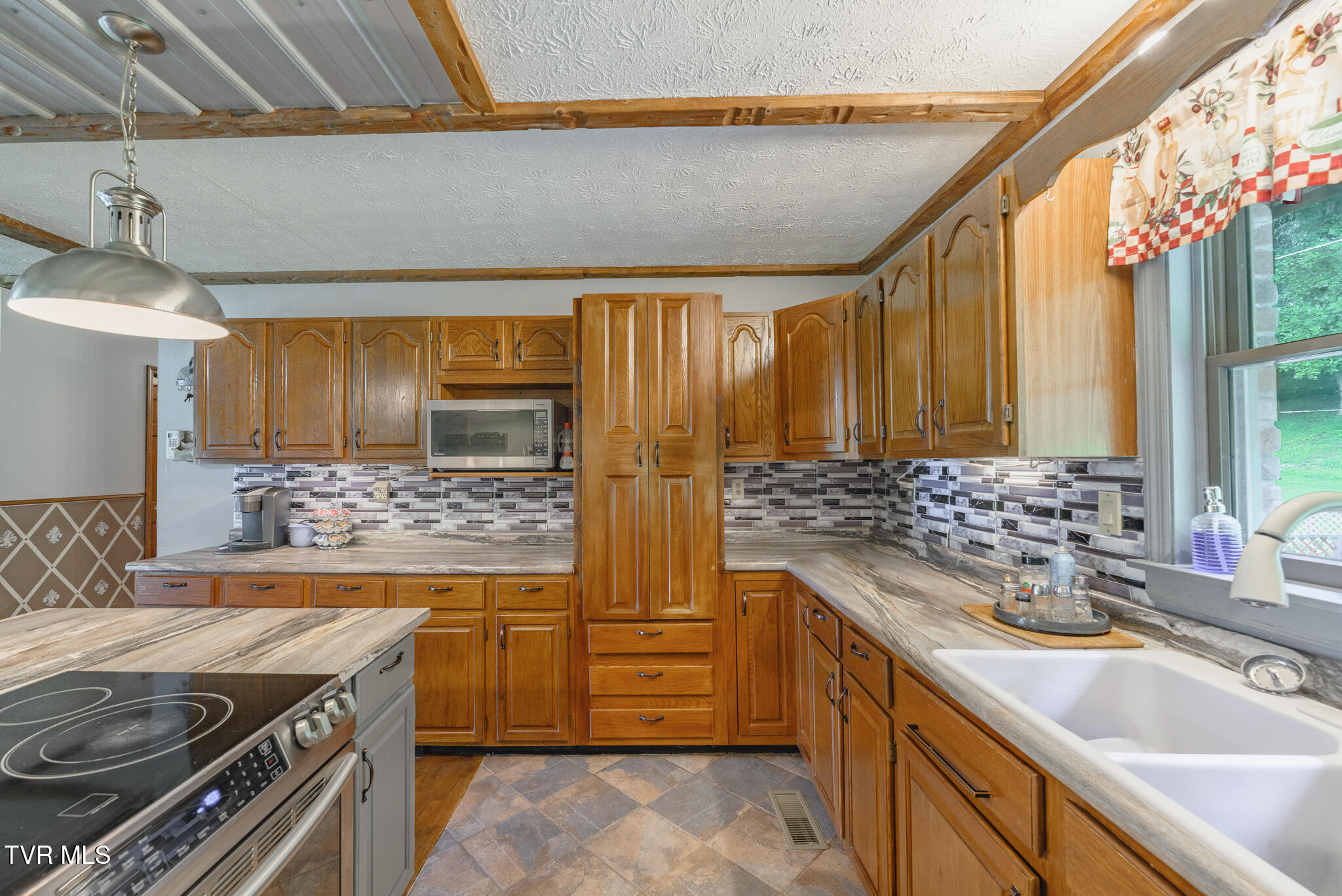 1528 Irondale Road Big Stone Gap, VA 24219 - Photo 8 of 36 GBP Z7ii-0102-HDR