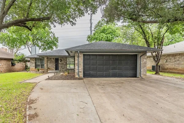 $2,600 | 514 Parsley Lane, Euless, TX 76039