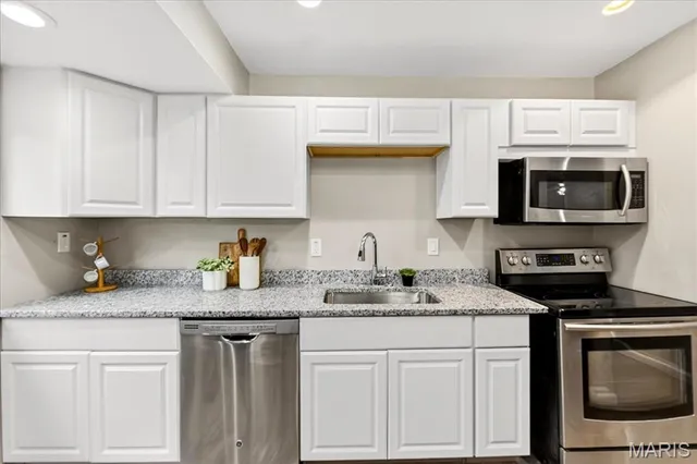 $179,900 | 715 Tyson Drive, Florissant, MO 63031