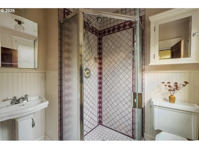 $699,000 | 7039 North Portsmouth Avenue, Portland, OR 97203