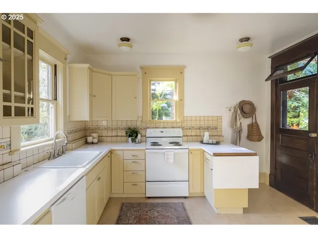 $699,000 | 7039 North Portsmouth Avenue, Portland, OR 97203