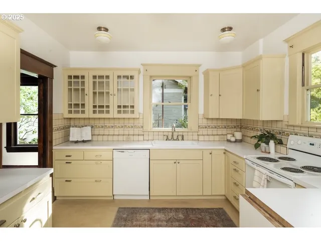 $699,000 | 7039 North Portsmouth Avenue, Portland, OR 97203