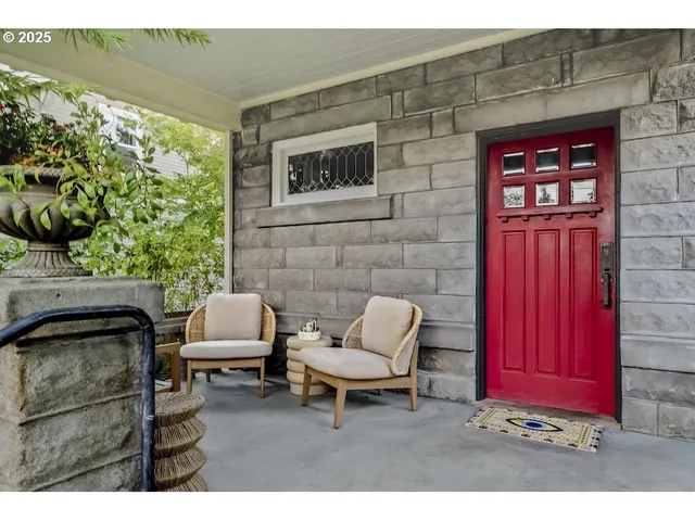 $699,000 | 7039 North Portsmouth Avenue, Portland, OR 97203