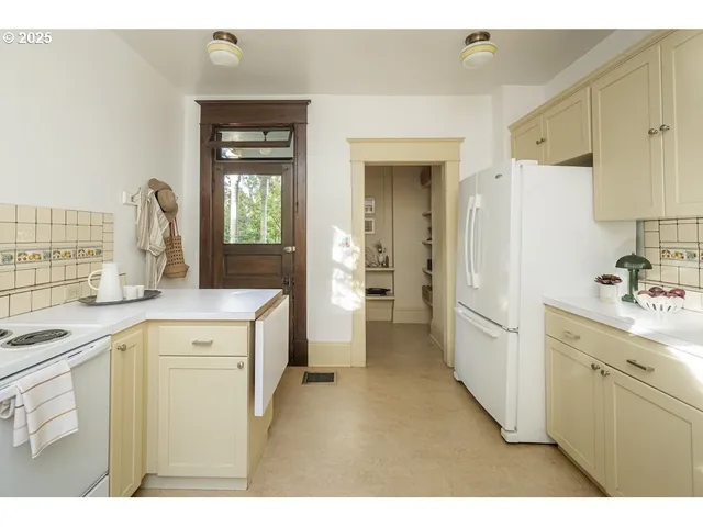 $699,000 | 7039 North Portsmouth Avenue, Portland, OR 97203