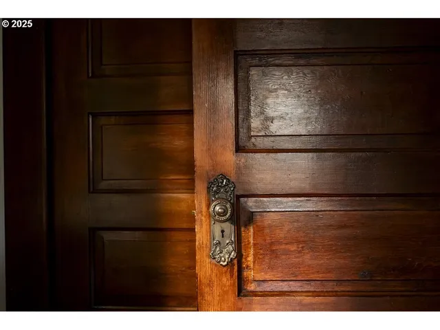 $699,000 | 7039 North Portsmouth Avenue, Portland, OR 97203