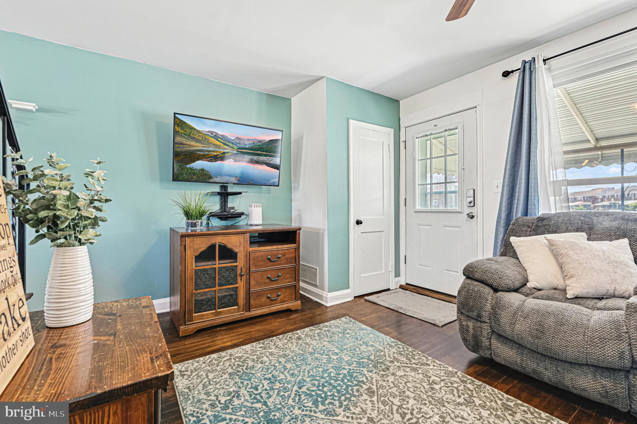 8272 Kavanagh Road Baltimore, MD 21222 - Photo 4 of 32 a living room with furniture rug and window