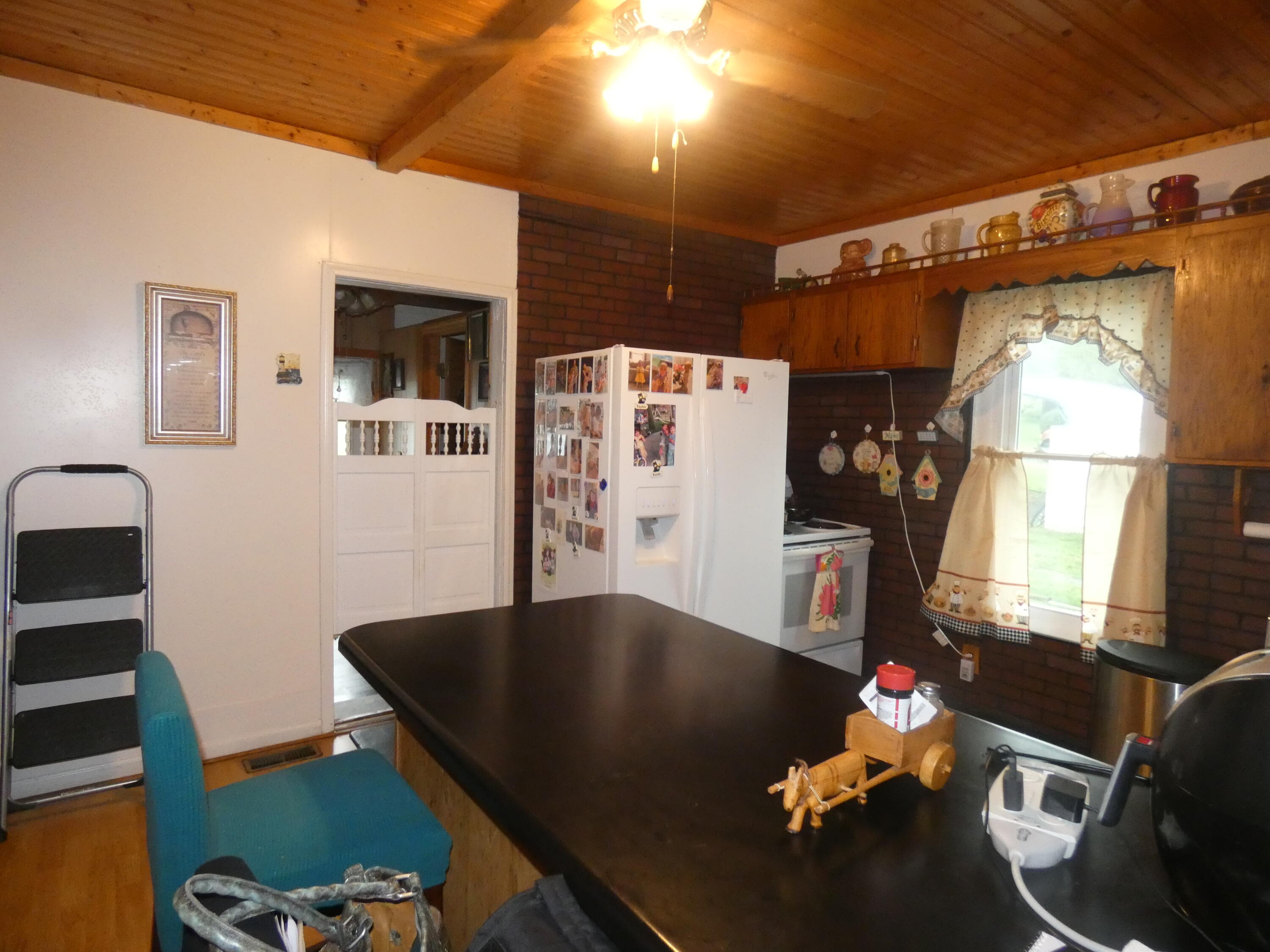 316 Grace Street Glade Spring, VA 24340 - Photo 13 of 59 P1050551