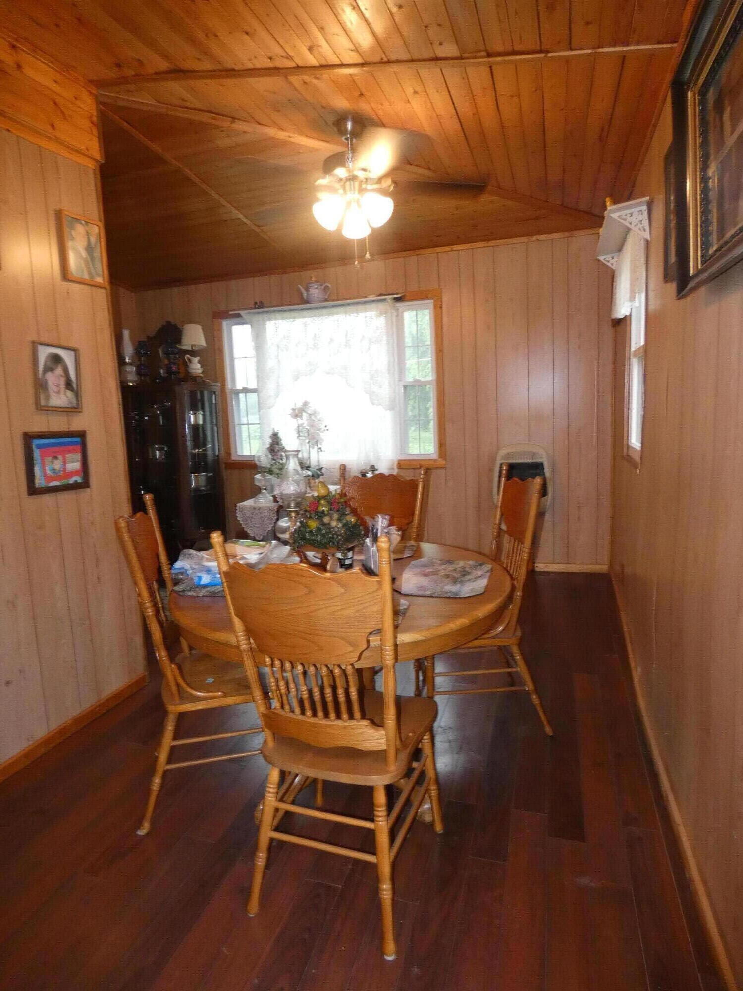 316 Grace Street Glade Spring, VA 24340 - Photo 21 of 59 P1050560