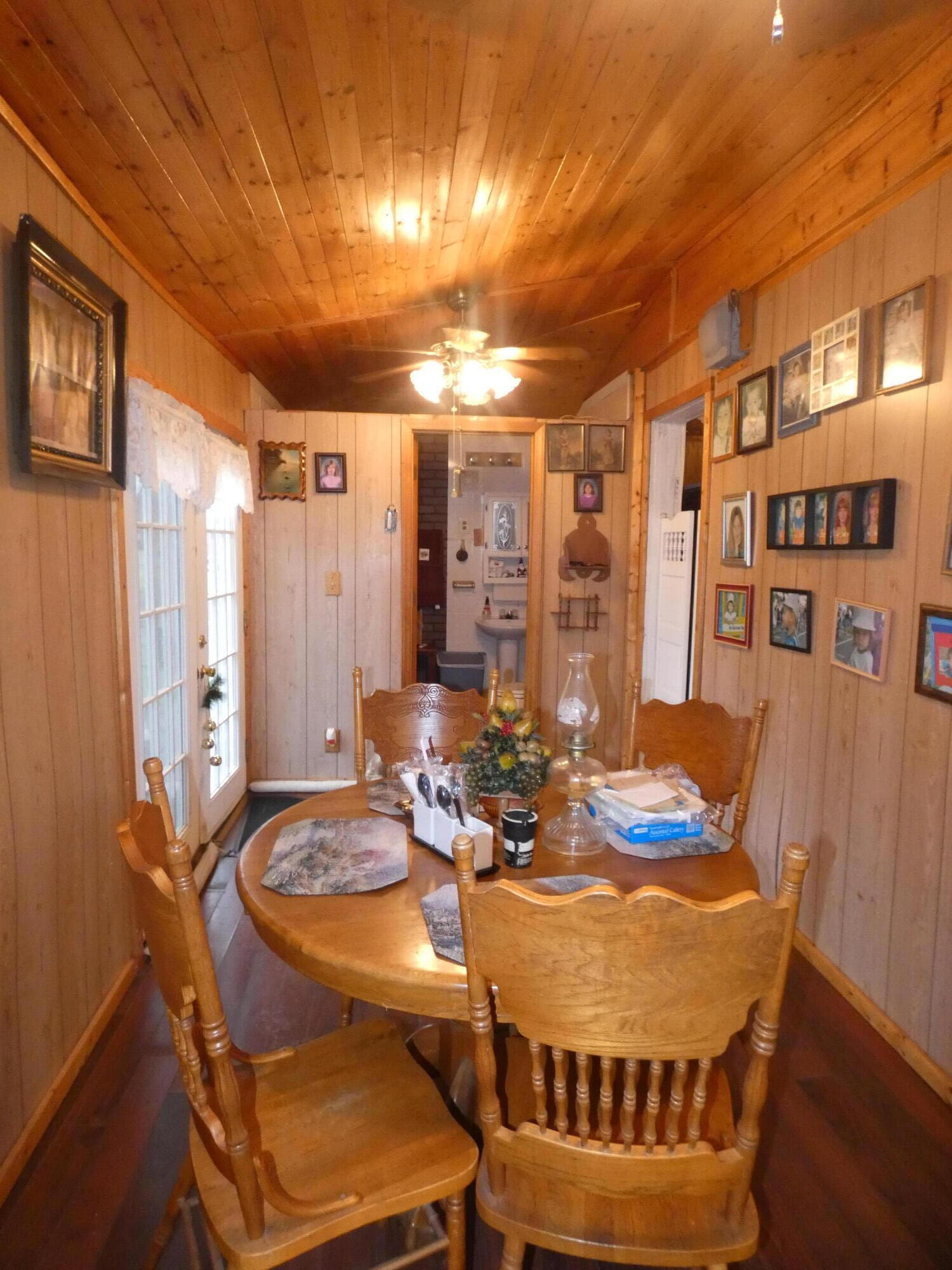 316 Grace Street Glade Spring, VA 24340 - Photo 25 of 59 P1050565