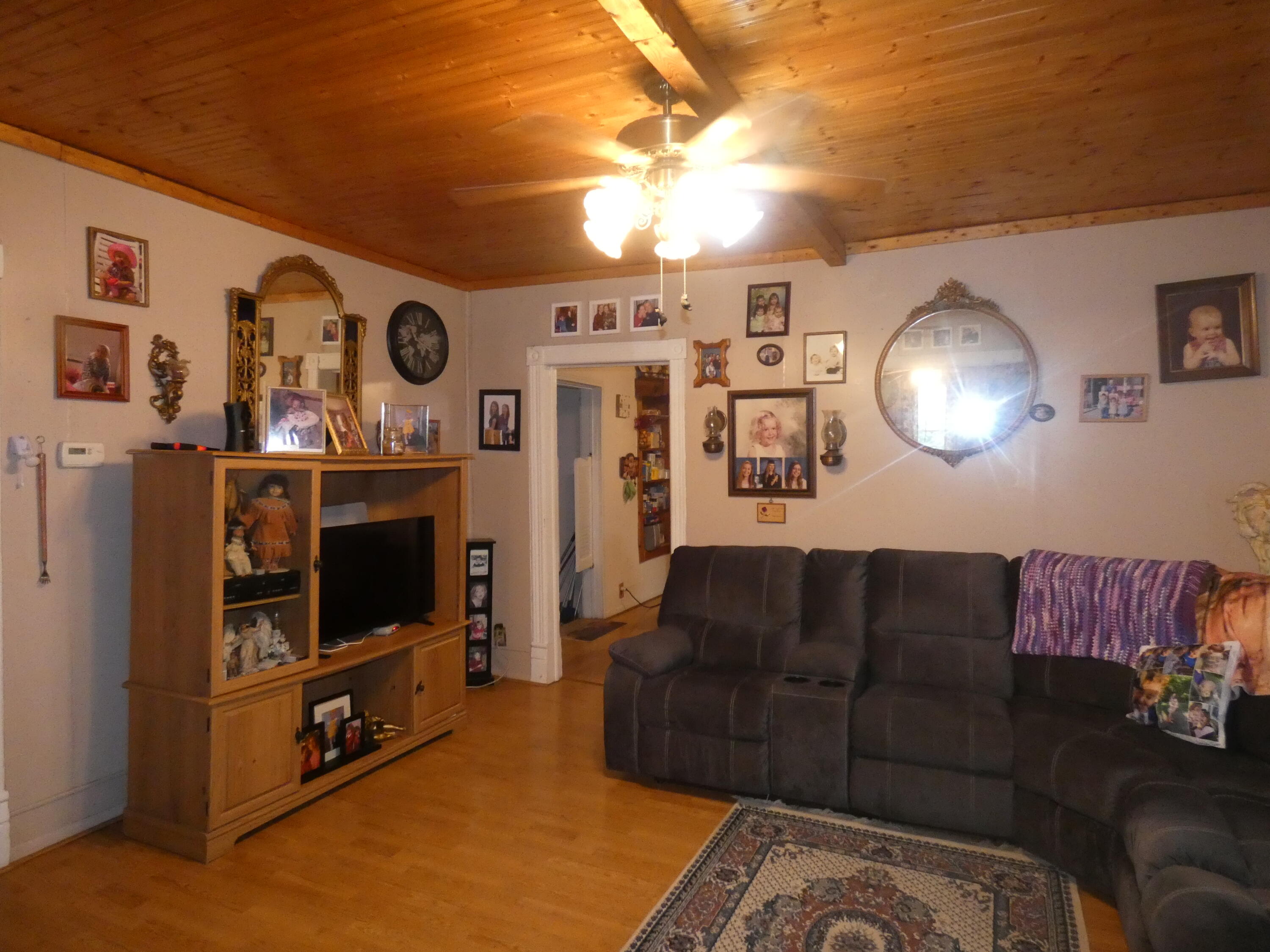 316 Grace Street Glade Spring, VA 24340 - Photo 4 of 59 P1050543