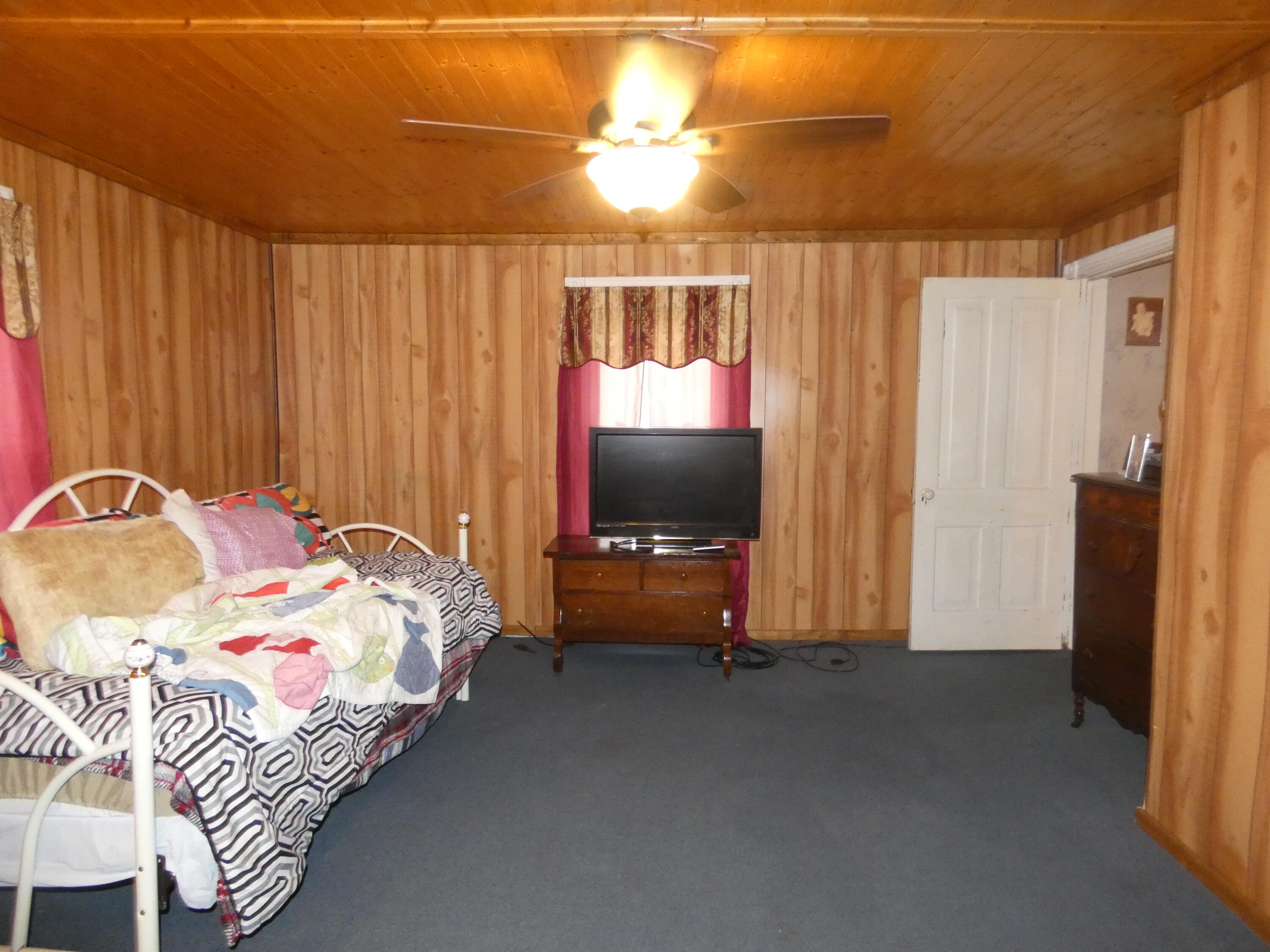 316 Grace Street Glade Spring, VA 24340 - Photo 42 of 59 P1050602
