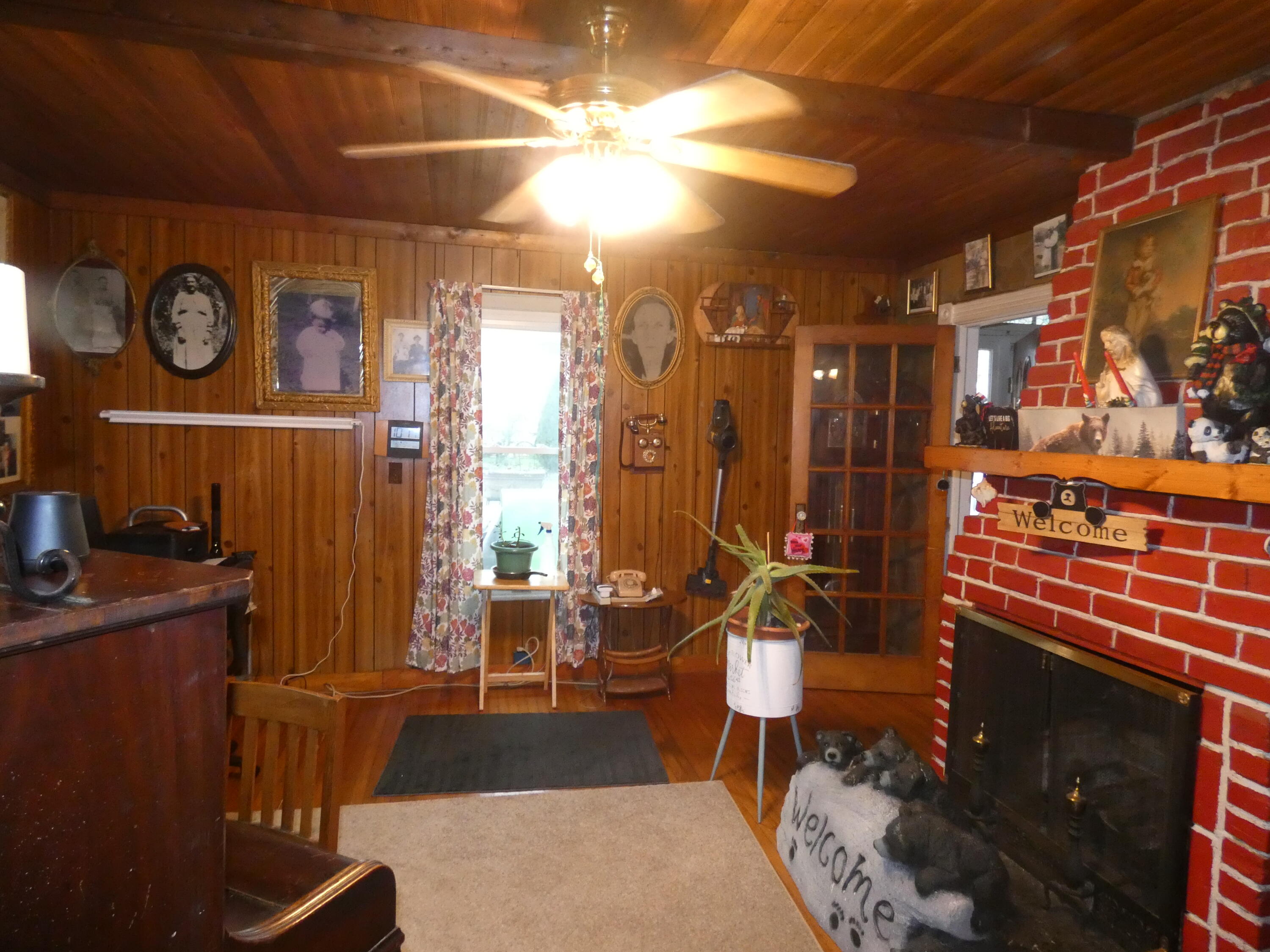 316 Grace Street Glade Spring, VA 24340 - Photo 5 of 59 P1050544