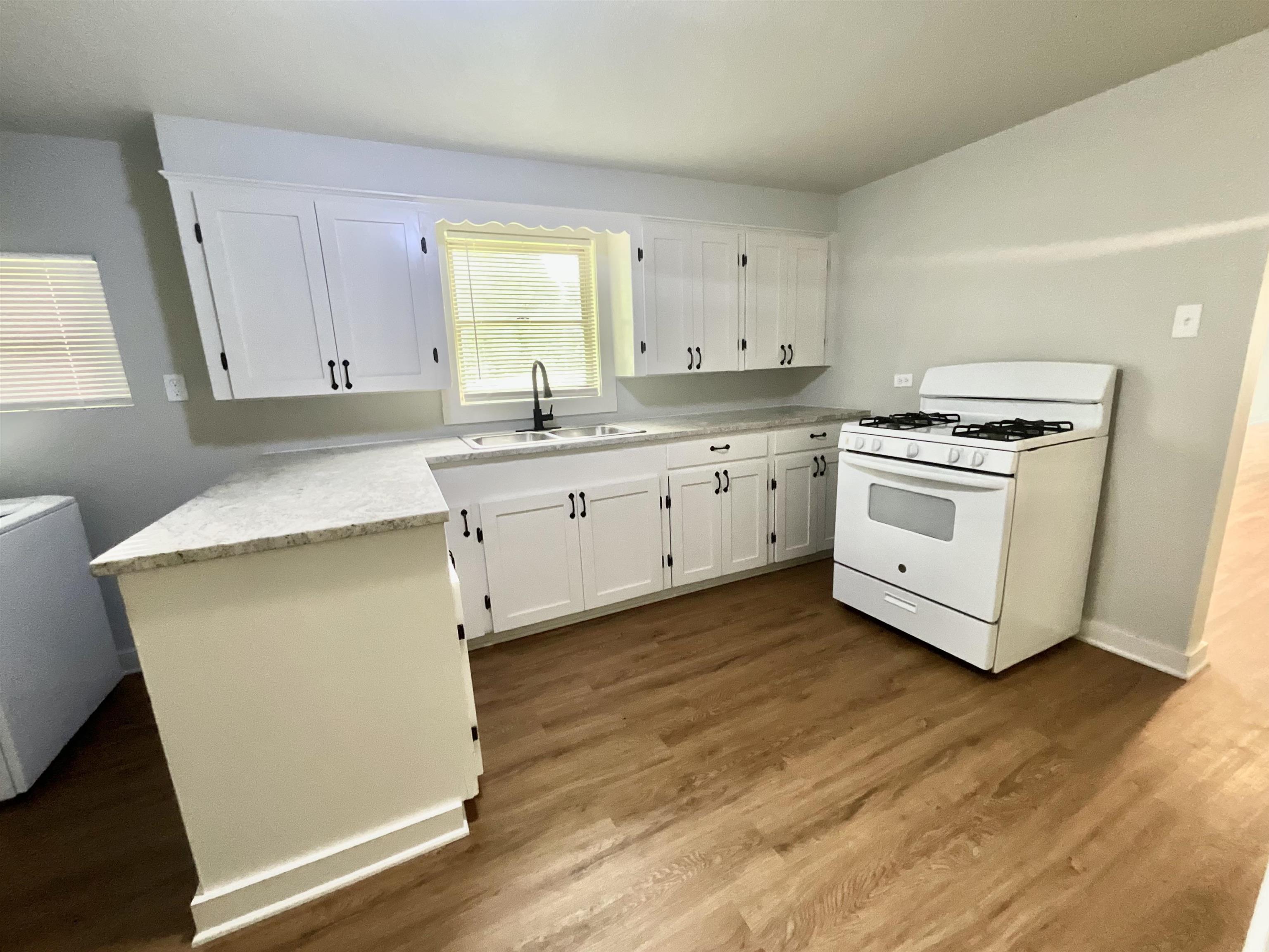 655 North 2nd Street Silsbee, TX 77656 - Photo 11 of 28
