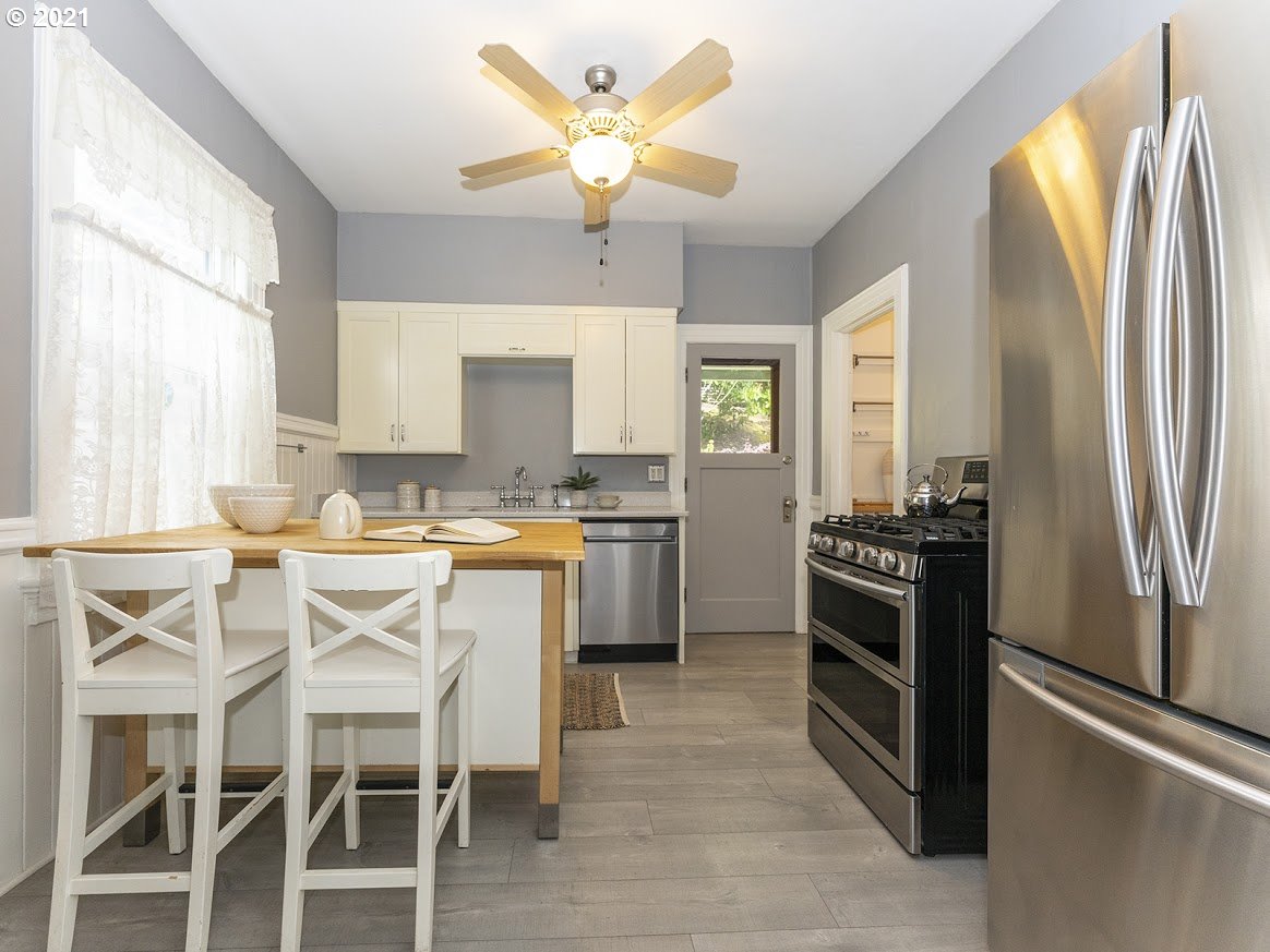 3605 Southwest Condor Avenue Portland, OR 97239 - Photo 14 of 32