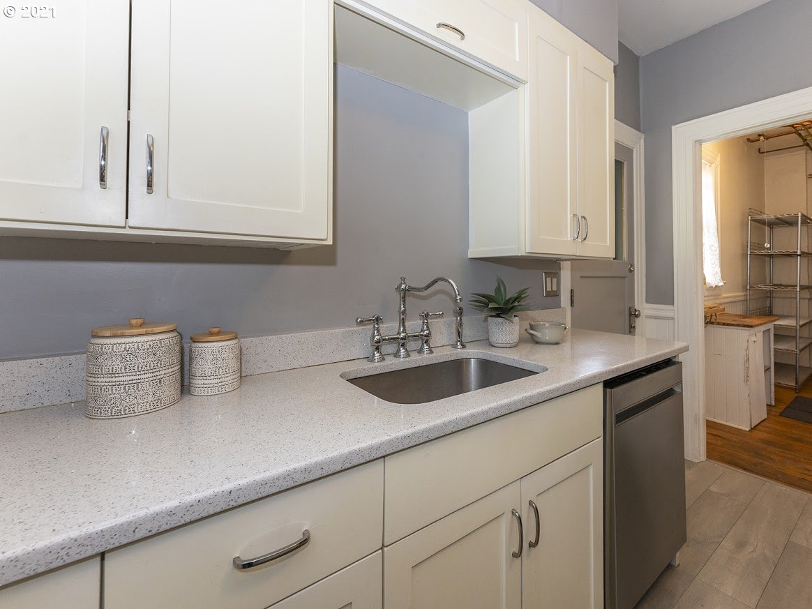 3605 Southwest Condor Avenue Portland, OR 97239 - Photo 16 of 32