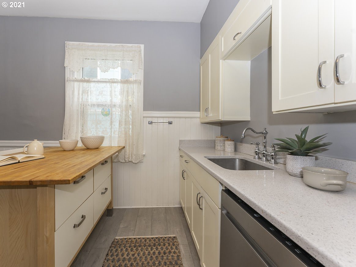 3605 Southwest Condor Avenue Portland, OR 97239 - Photo 17 of 32