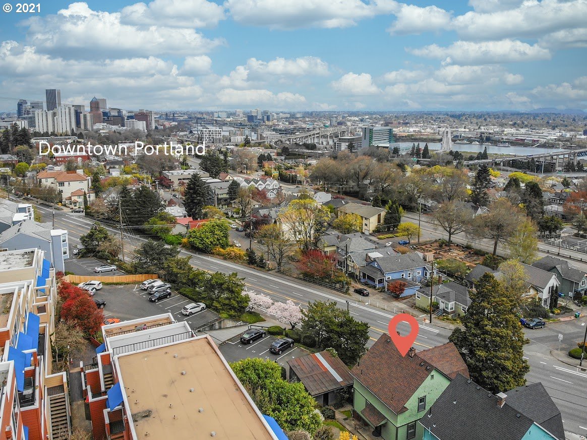 3605 Southwest Condor Avenue Portland, OR 97239 - Photo 3 of 32