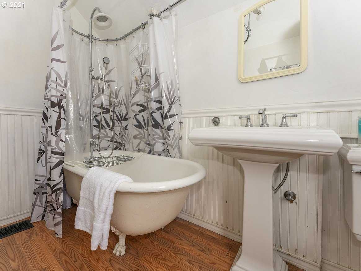 3605 Southwest Condor Avenue Portland, OR 97239 - Photo 23 of 32