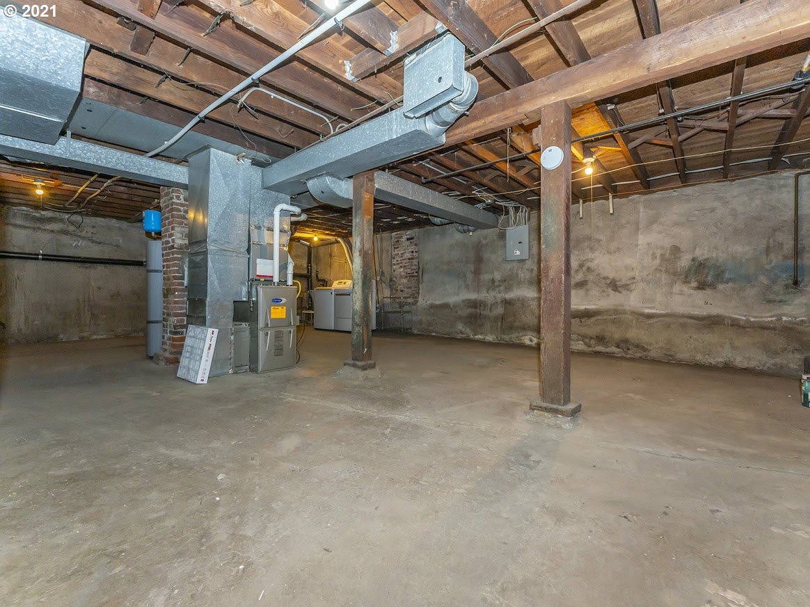 3605 Southwest Condor Avenue Portland, OR 97239 - Photo 26 of 32