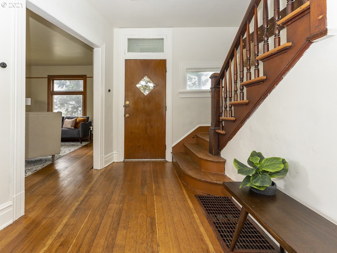 3605 Southwest Condor Avenue Portland, OR 97239 - Photo 7 of 32