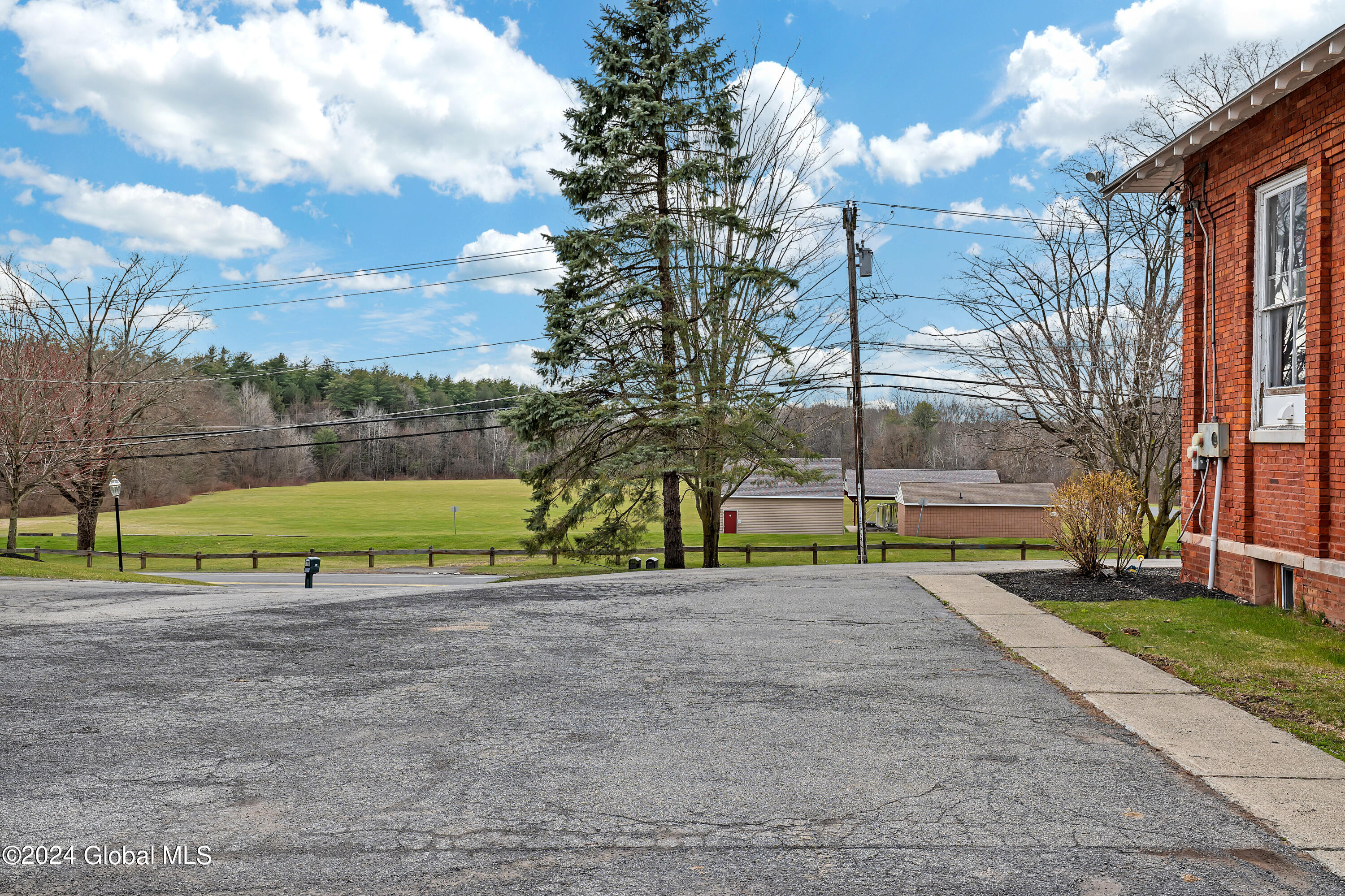 289 Consaul Road Colonie, NY 12205 - Photo 11 of 32 P1074856