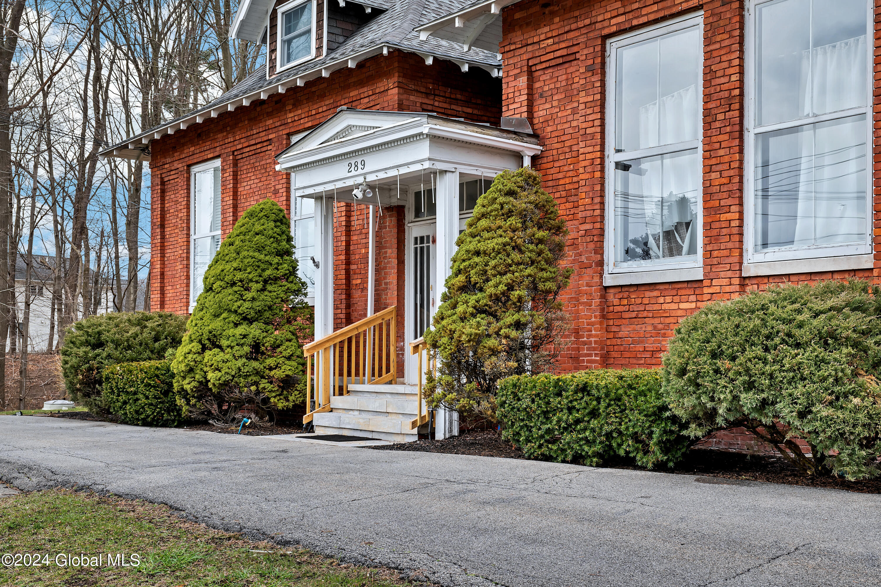 289 Consaul Road Colonie, NY 12205 - Photo 6 of 32 P1074831