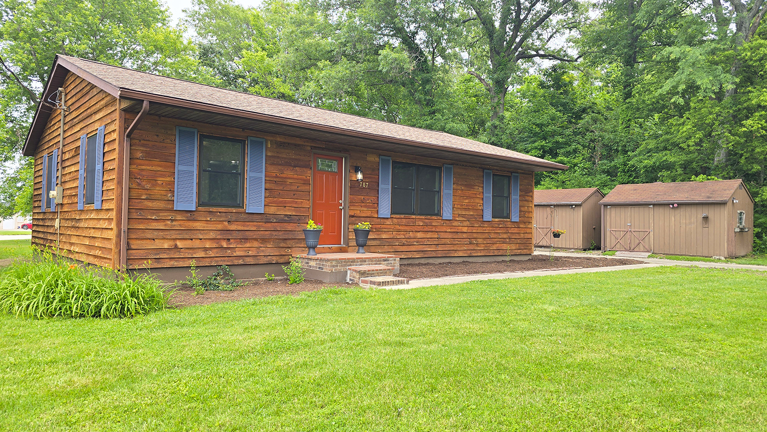787 Walnut Hill Road Centralia, IL 62801 - Photo 1 of 42 a backyard of a house with table and chairs