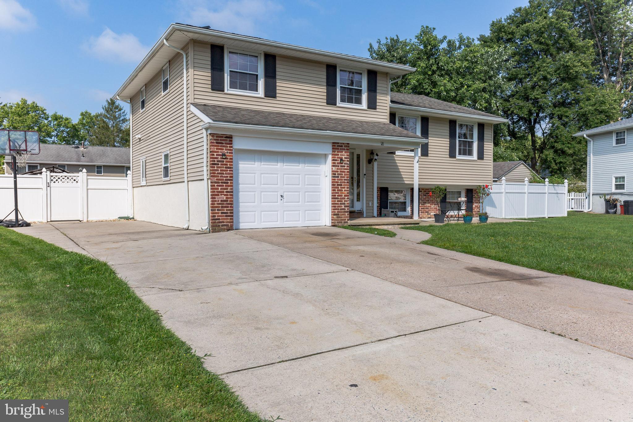 18 Homestead Road Stratford, NJ 08084 - Photo 3 of 30