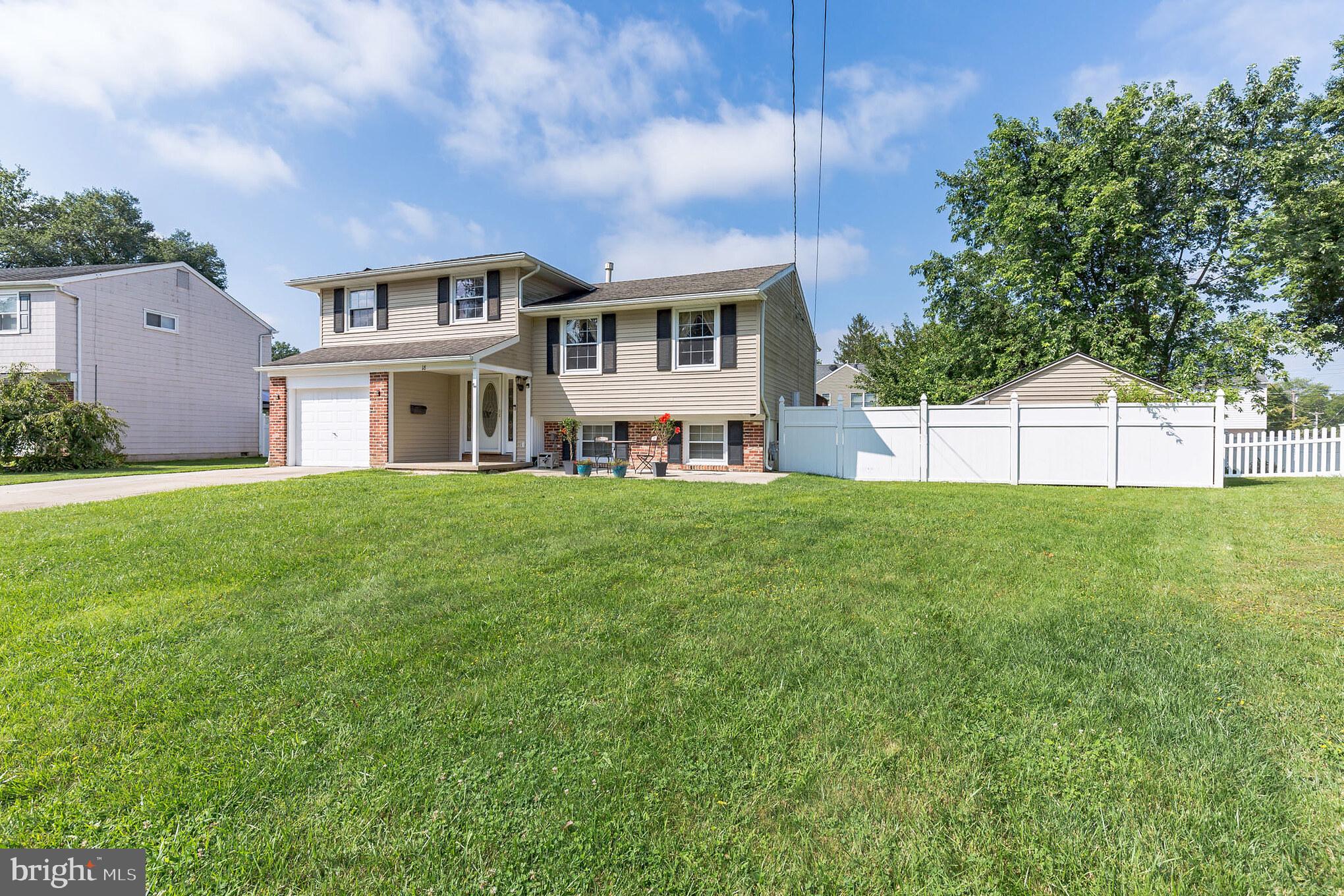 18 Homestead Road Stratford, NJ 08084 - Photo 4 of 30
