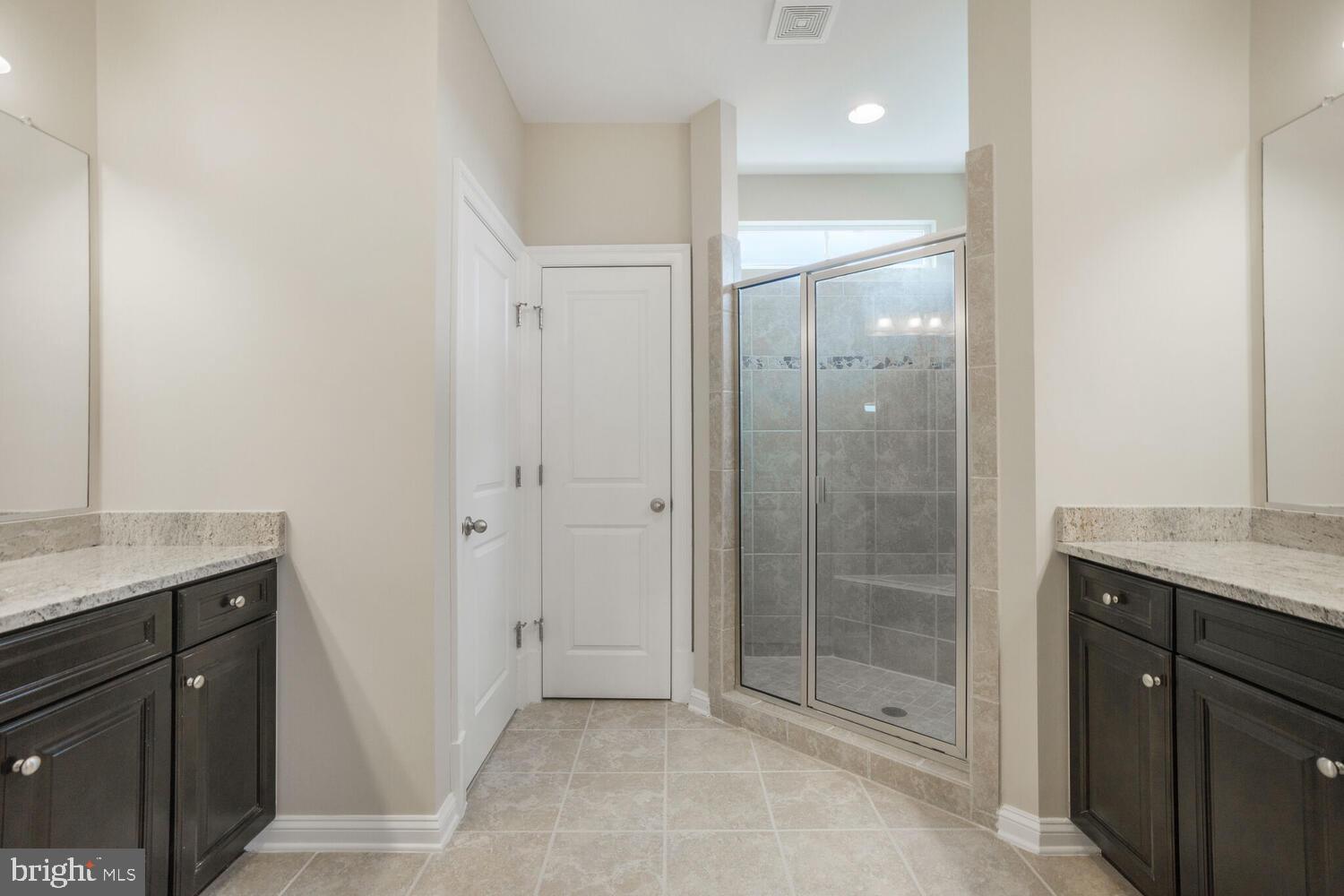 41729 Bloomfield Path Street Ashburn, VA 20148 - Photo 37 of 65 Primary Suite