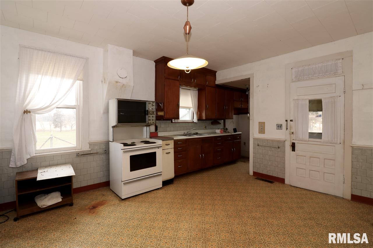 16920 Furrow Road Pekin, IL 61554 - Photo 4 of 34