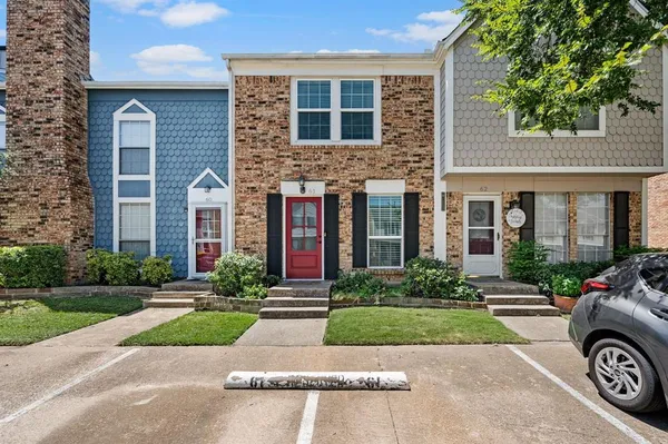$235,000 | 61 Abbey Road, Euless, TX 76039