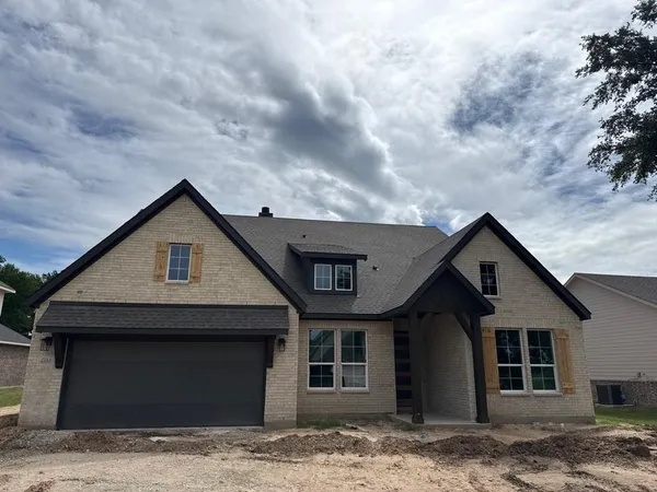 $462,050 | 404 Guadalupe Lane, Springtown, TX 76082