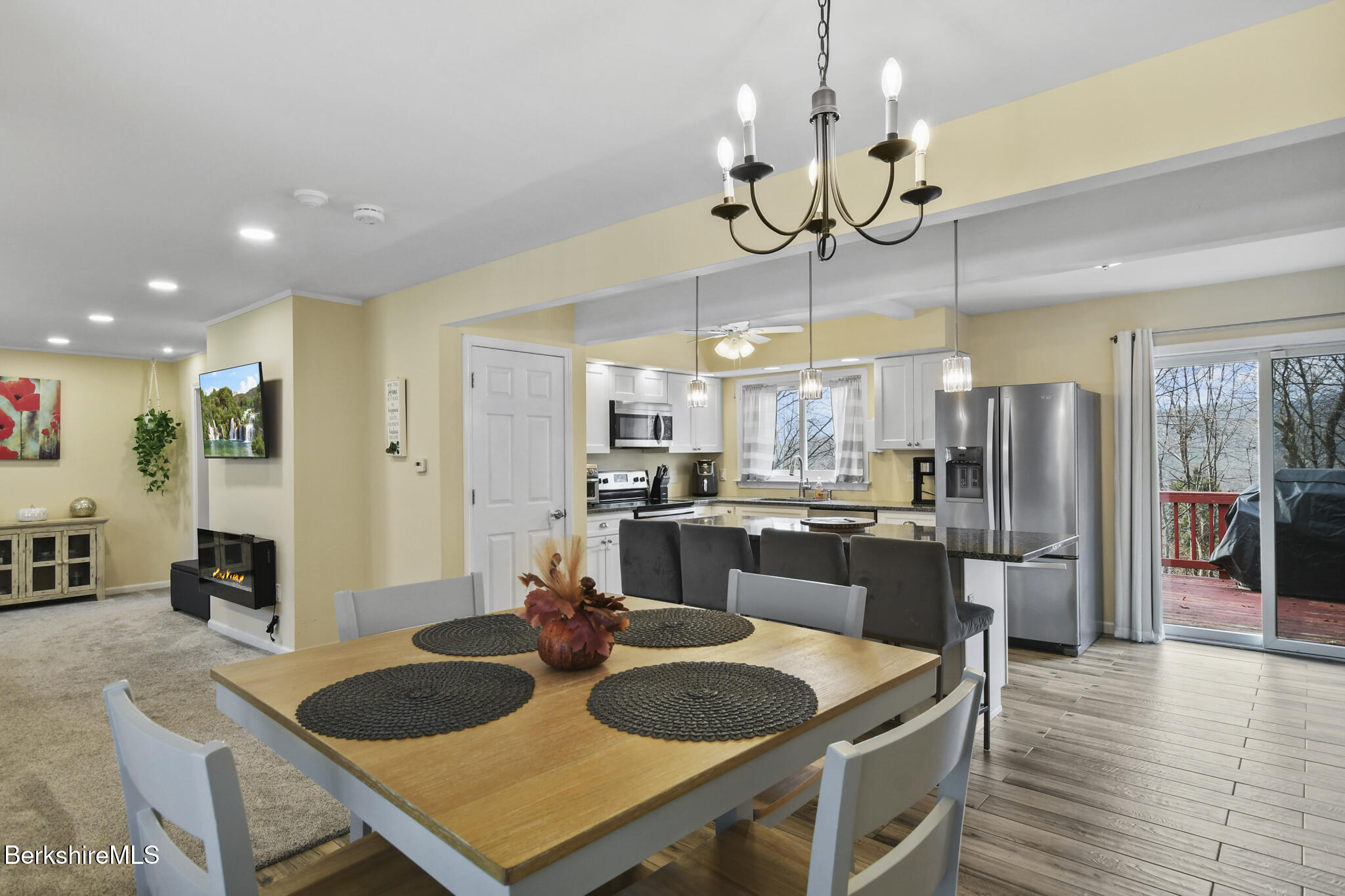20 Westview Road Lanesborough, MA 01237 - Photo 11 of 42 Dining Area