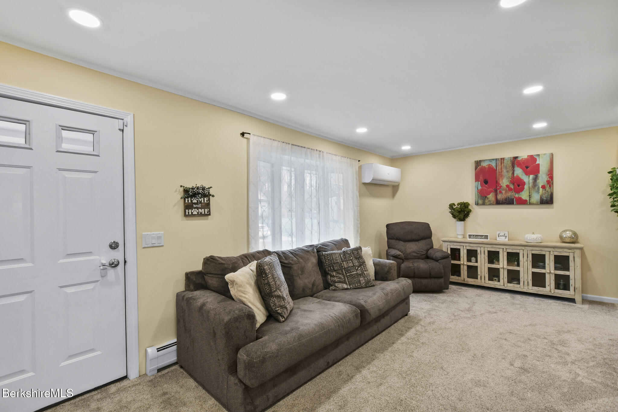 20 Westview Road Lanesborough, MA 01237 - Photo 13 of 42 Living Room