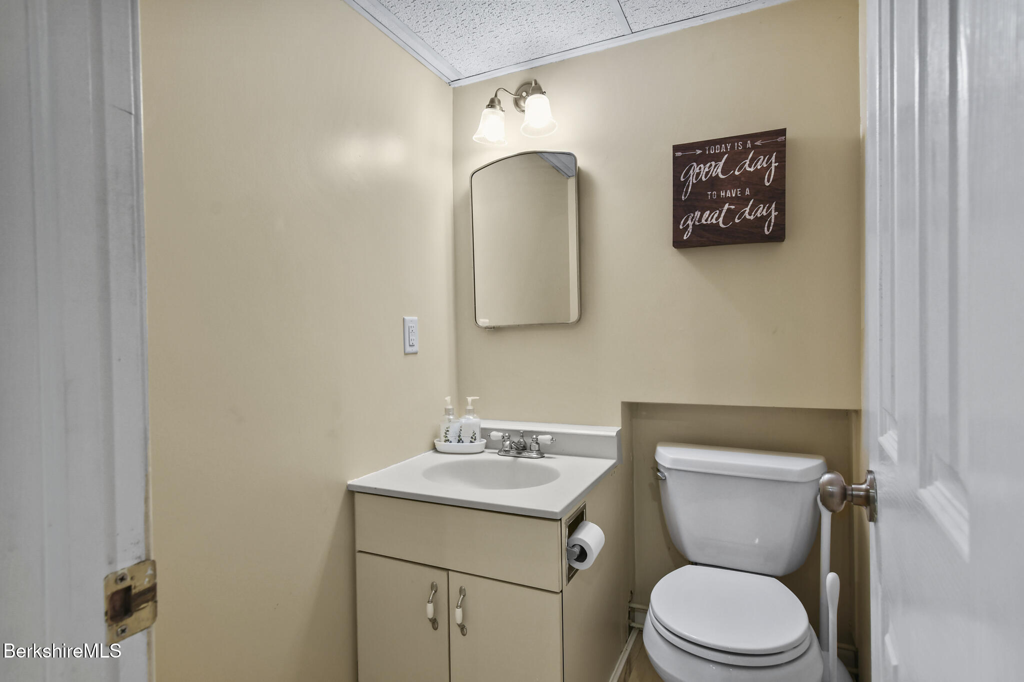 20 Westview Road Lanesborough, MA 01237 - Photo 34 of 42 1/2 Bath