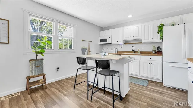 $197,000 | 2042 Farflung Drive, Florissant, MO 63031