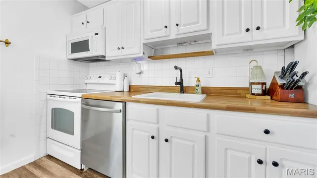 $197,000 | 2042 Farflung Drive, Florissant, MO 63031