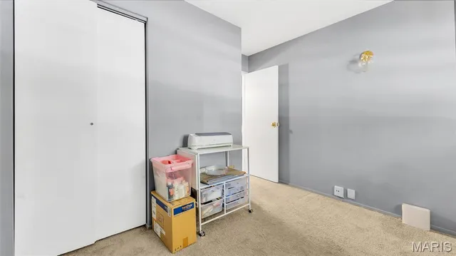 $197,000 | 2042 Farflung Drive, Florissant, MO 63031