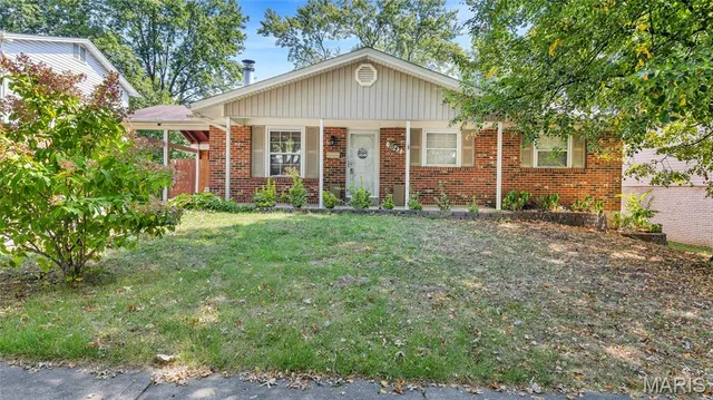 $197,000 | 2042 Farflung Drive, Florissant, MO 63031