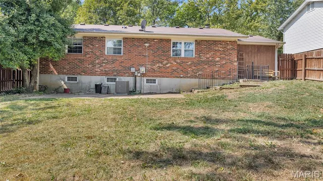 $197,000 | 2042 Farflung Drive, Florissant, MO 63031