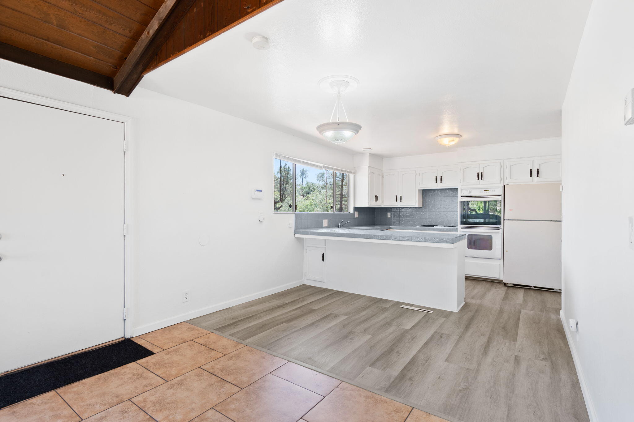 8741 Prospectors Road Redding, CA 96001 - Photo 11 of 60 Dining Area