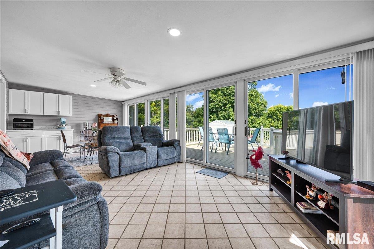 1065 Lakeview Road South Dahinda, IL 61428 - Photo 17 of 67