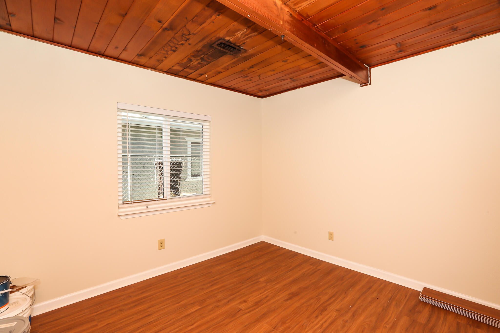 2867 Pinto Lane Anderson, CA 96007 - Photo 21 of 35 a view of empty room with wooden floor and fan