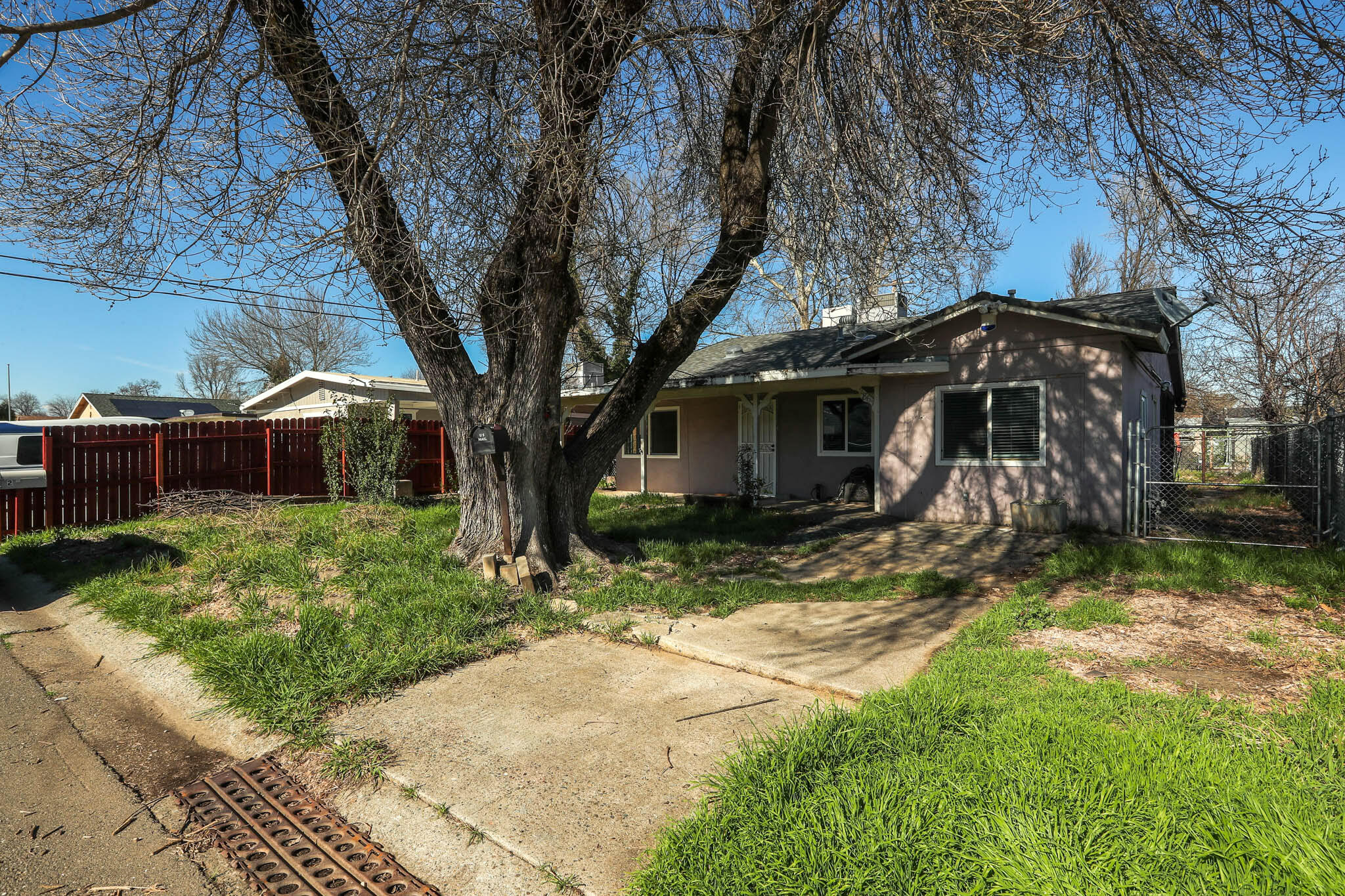 2867 Pinto Lane Anderson, CA 96007 - Photo 3 of 35 a front view of a house with garden