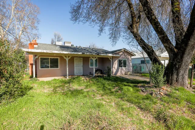 a view of house with a yard