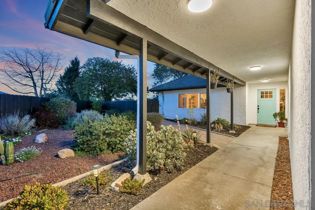2608 Buenos Tiempos Fallbrook, CA 92028 - Photo 3 of 31 a view of a chairs and table in the patio