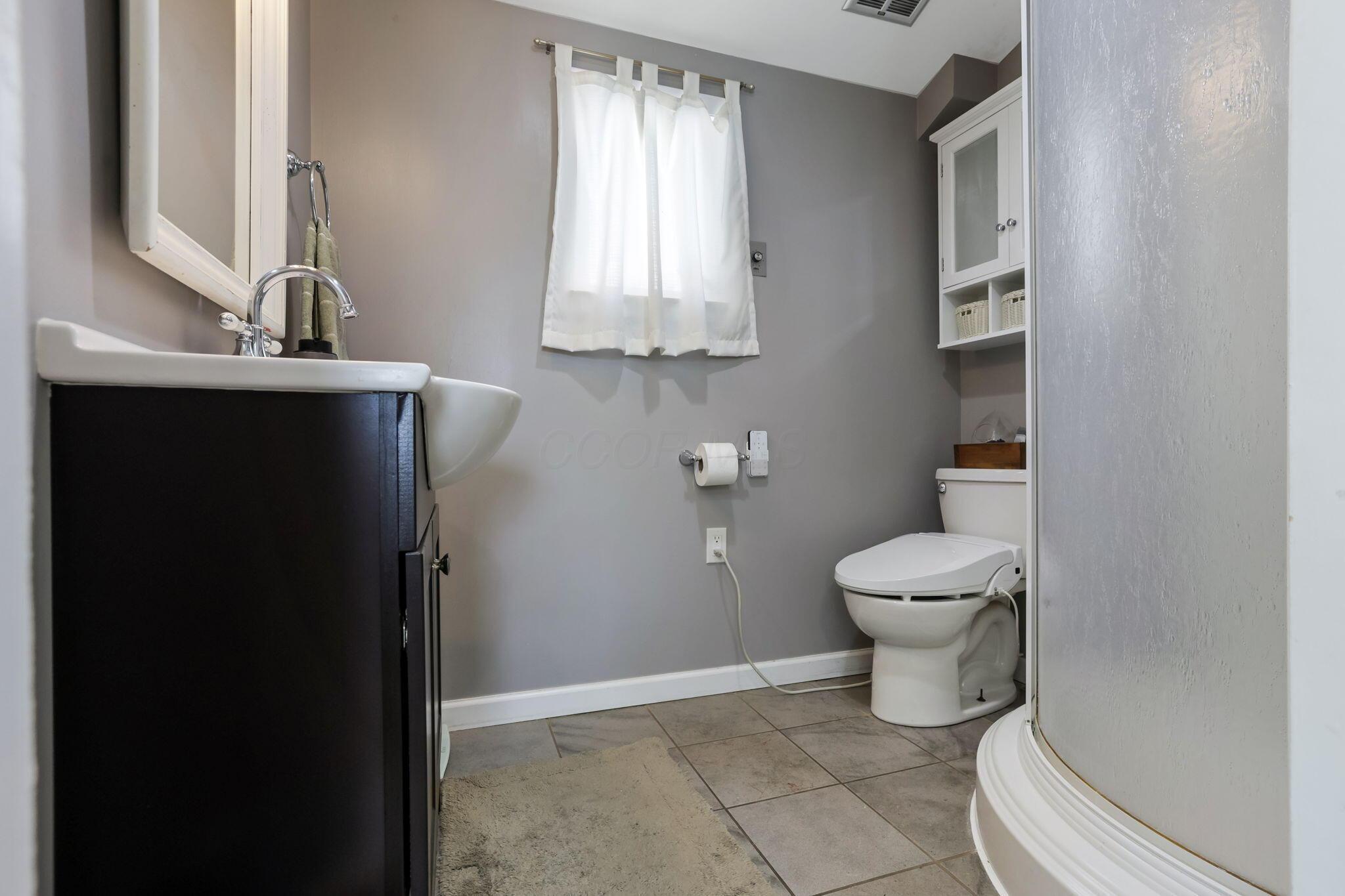 90 Brevoort Road Columbus, OH 43214 - Photo 20 of 50 Full Bath on the first floor with shower